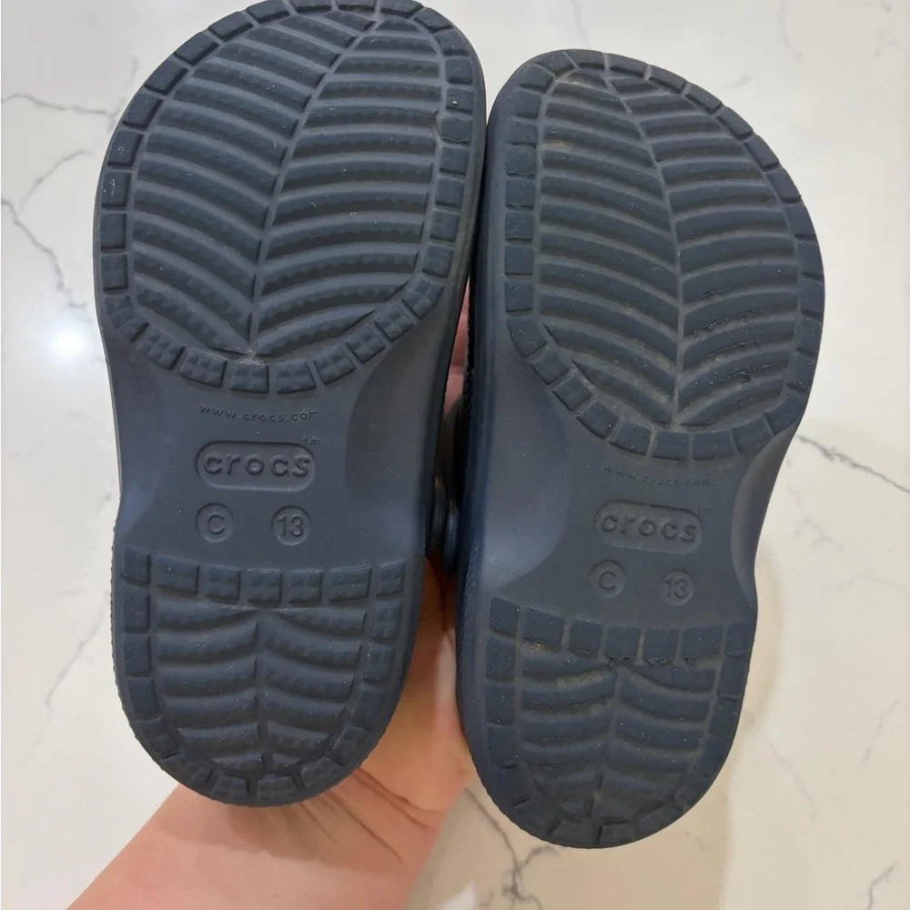 CROCS Kids Navy with fuzz inside & Frog jibbit size C13